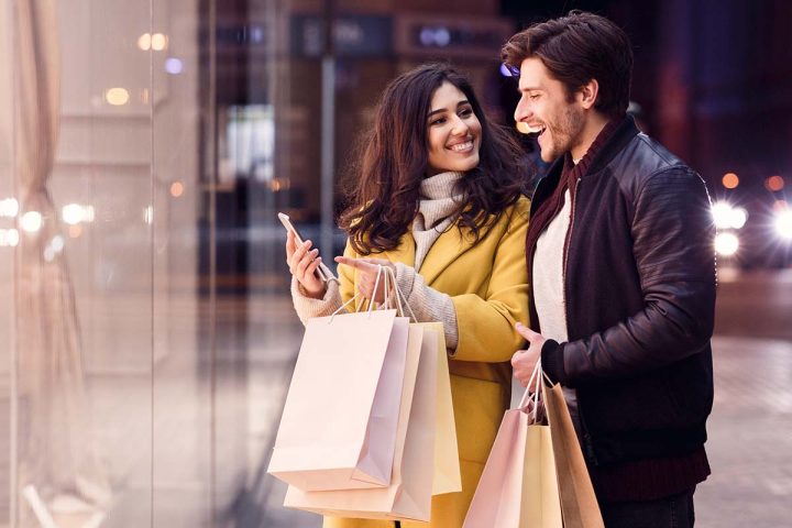 Customer Engagement – Couple shopping